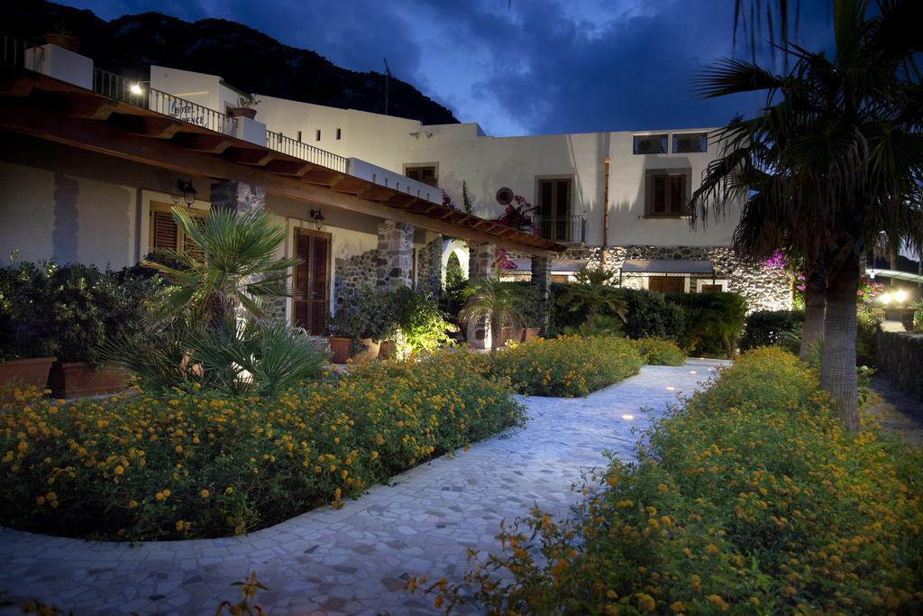ליפארי Hotel Residence Acquacalda מראה חיצוני תמונה