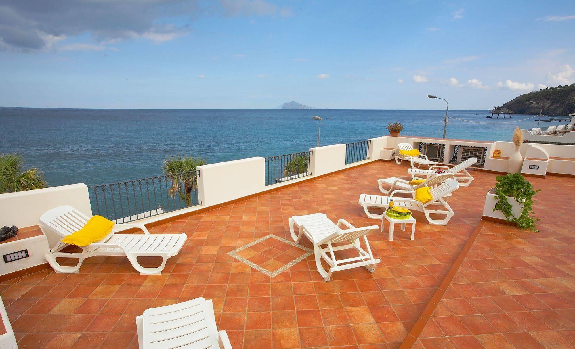 ליפארי Hotel Residence Acquacalda מראה חיצוני תמונה