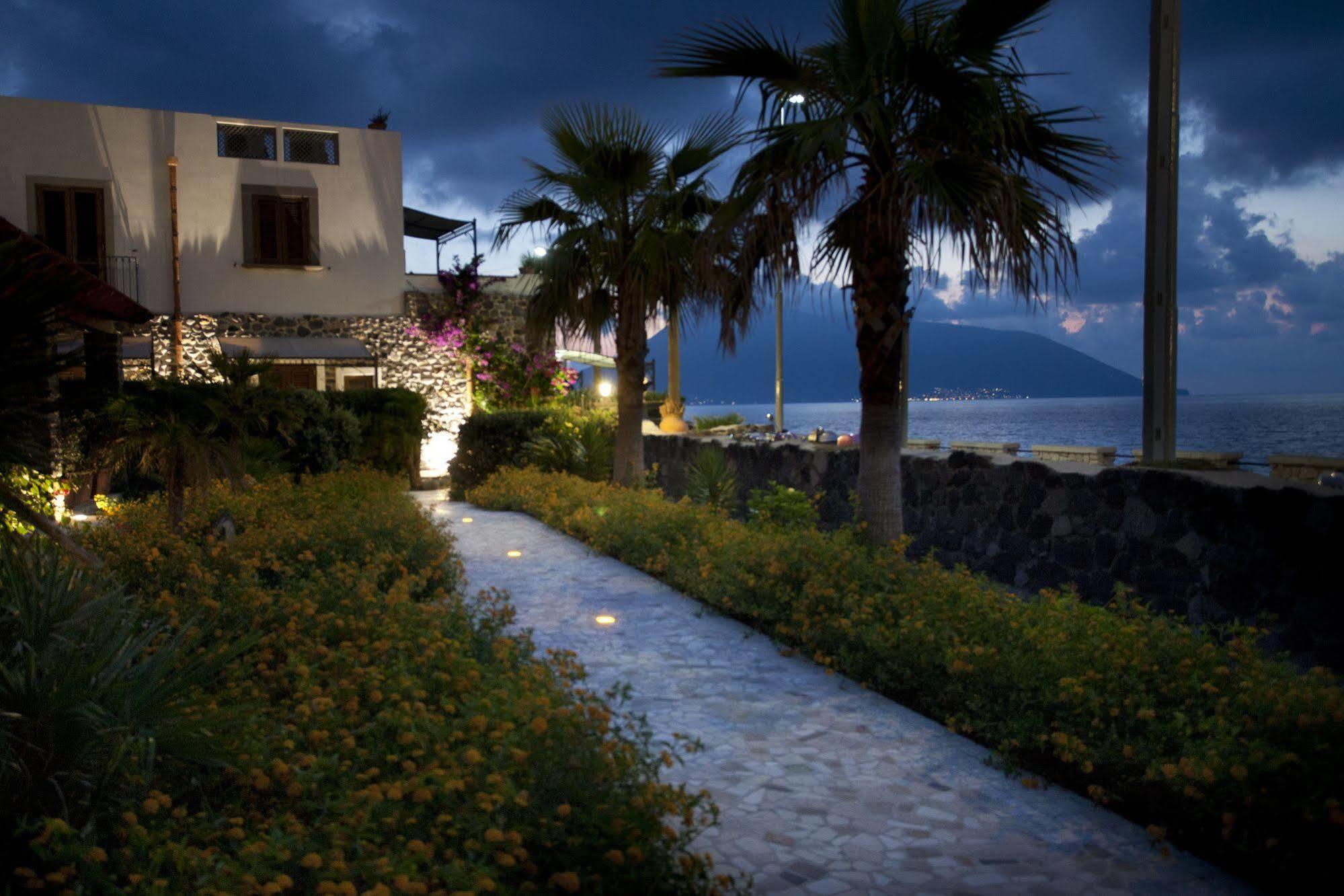 ליפארי Hotel Residence Acquacalda מראה חיצוני תמונה