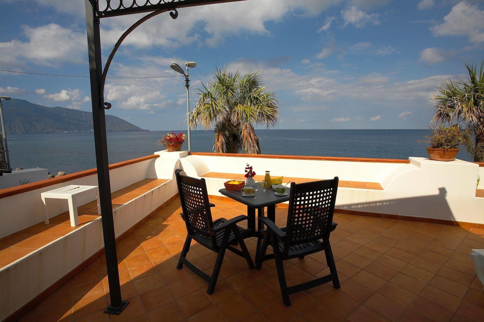 ליפארי Hotel Residence Acquacalda מראה חיצוני תמונה
